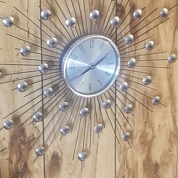 Vtg star burst quartz clock very sheek futuristic design 20" - Picture 1 of 3